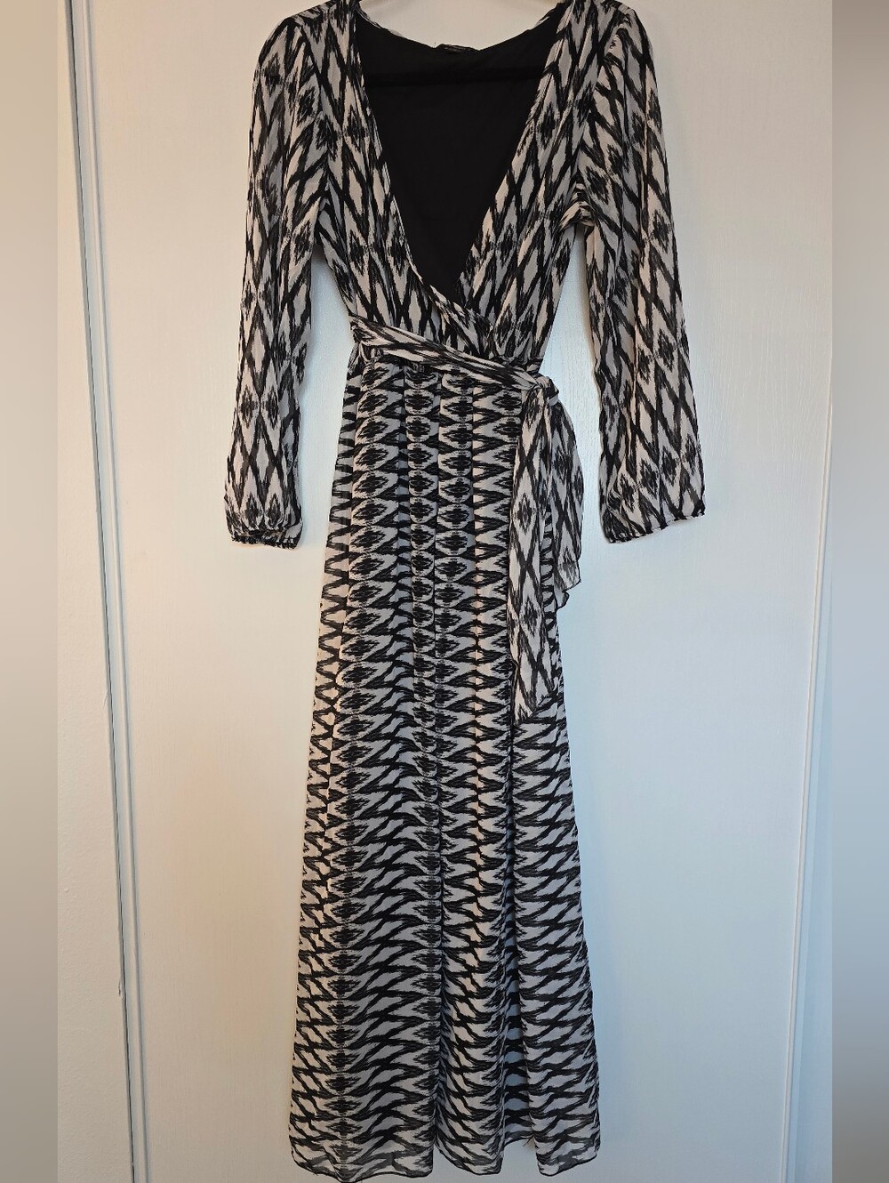 Espresso - Black & White Ikat Print Long-Sleeve Maxi Faux Wrap Dress